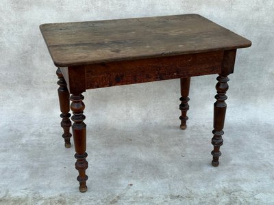 Desk table