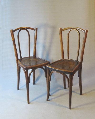 2 bistro chairs No. 56, wooden seat, No. Thonet - 1920 -