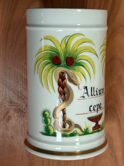 Pot à pharmacie