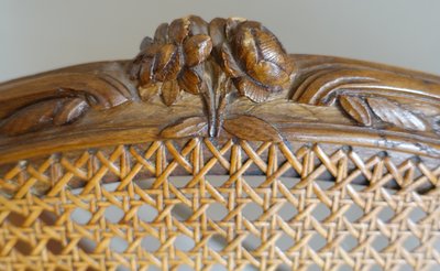 Paar Sessel aus Nussbaumholz mit Korbgeflecht aus der Zeit Louis XV, Lyonnais-Arbeit, Nogaret-Gefolge