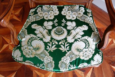Paar Sessel aus Nussbaumholz mit Korbgeflecht aus der Zeit Louis XV, Lyonnais-Arbeit, Nogaret-Gefolge