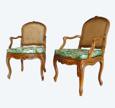 Paar Sessel aus Nussbaumholz mit Korbgeflecht aus der Zeit Louis XV, Lyonnais-Arbeit, Nogaret-Gefolge