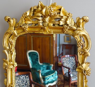 Miroir en bois doré, glace au mercure, travail Provencal d'époque Louis XV - Transition