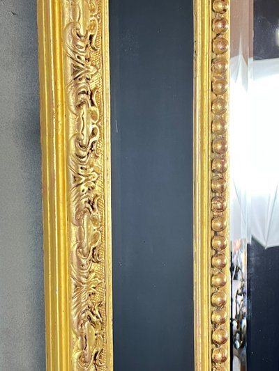 Grand miroir à fronton en bois doré, XIXe siècle