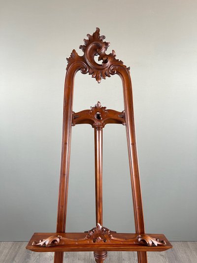 Chevalet de présentation en bois sculpté, XIXe siècle