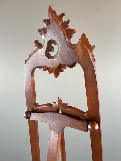 Chevalet de présentation en bois sculpté, XIXe siècle