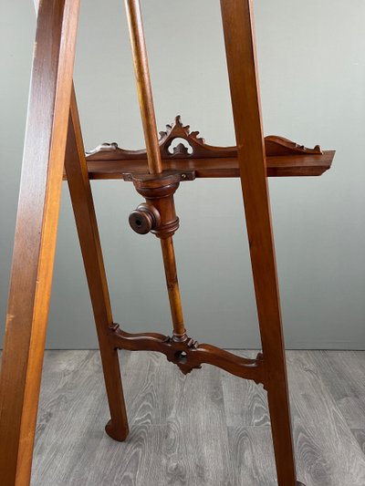 Chevalet de présentation en bois sculpté, XIXe siècle