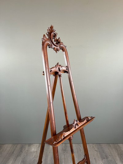 Chevalet de présentation en bois sculpté, XIXe siècle
