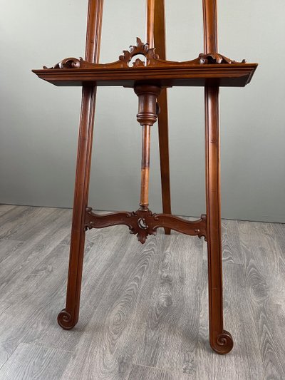 Chevalet de présentation en bois sculpté, XIXe siècle