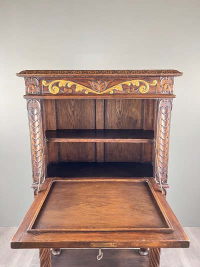 Sekretär aus geschnitztem und polychromem Holz im Neorenaissance-Stil, 19. Jahrhundert