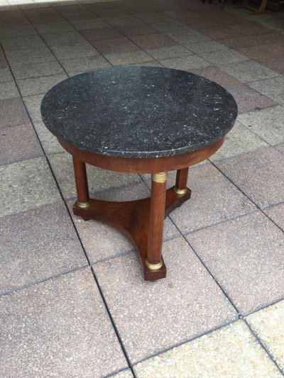 Table basse ronde de style Empire