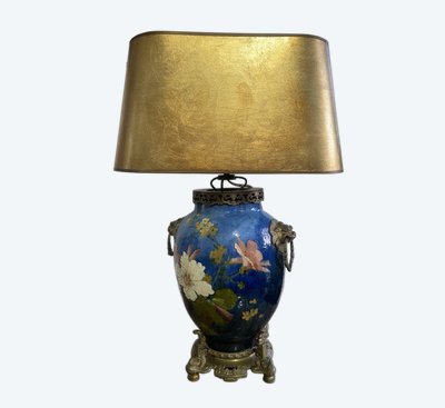Lampe en faïence à décor de fleurs 