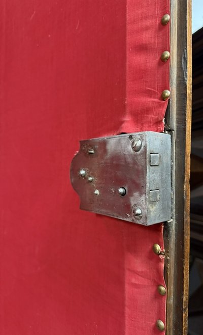 Provenzalischer Schrank aus Nussbaumholz aus der Zeit Ludwigs XV