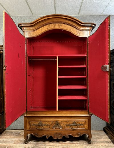 Provenzalischer Schrank aus Nussbaumholz aus der Zeit Ludwigs XV