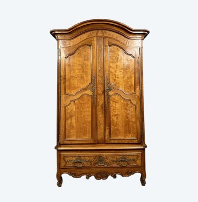 Provenzalischer Schrank aus Nussbaumholz aus der Zeit Ludwigs XV