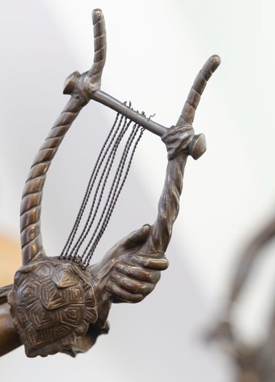 Sculpture - Elegant Woman With A Lyre , Mathurin Moreau (1822-1912) - Bronze