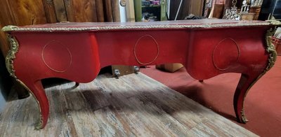 Large Louis XV Style Curved Center Desk In Red Lacquer And Gilded Bronze