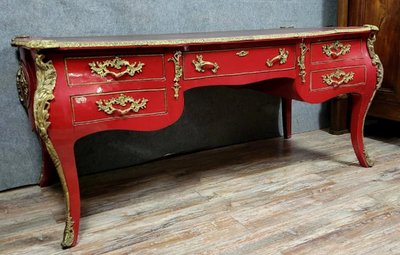 Large Louis XV Style Curved Center Desk In Red Lacquer And Gilded Bronze