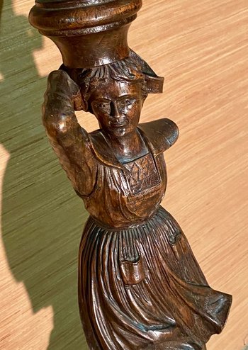 Sellette sen Eiche, die ein bretonisches Paar darstellt