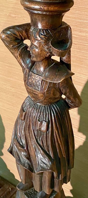 Sellette sen Eiche, die ein bretonisches Paar darstellt
