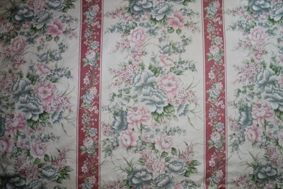 4 curtains with floral decoration in wide pink bands in Louis XVI style