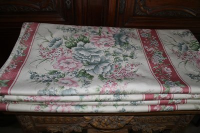 4 curtains with floral decoration in wide pink bands in Louis XVI style