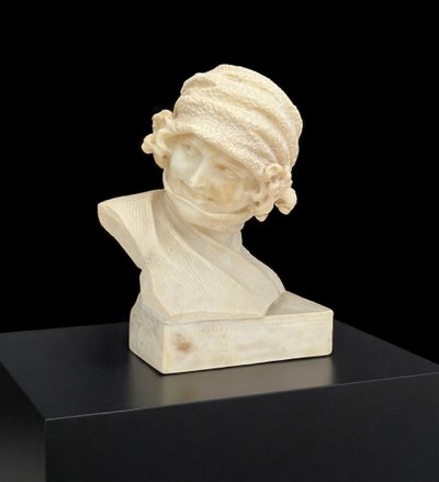 ALABASTER SCULPTURE FROM THE 1930S REPRESENTING A PORTRAIT OF A WOMAN WITH A HAT