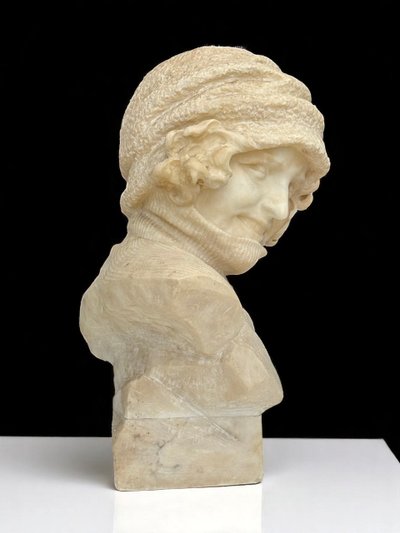ALABASTER SCULPTURE FROM THE 1930S REPRESENTING A PORTRAIT OF A WOMAN WITH A HAT