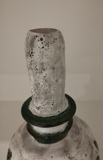 Ceramic lamp base with its sacrificed decoration