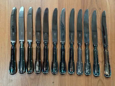 12 knives