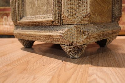chevet en bois découpé , art populaire , forêt noire