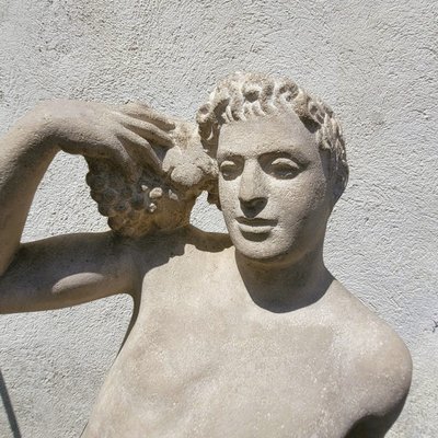 André Deluol, Uomo in piedi, scultura in pietra, XX secolo