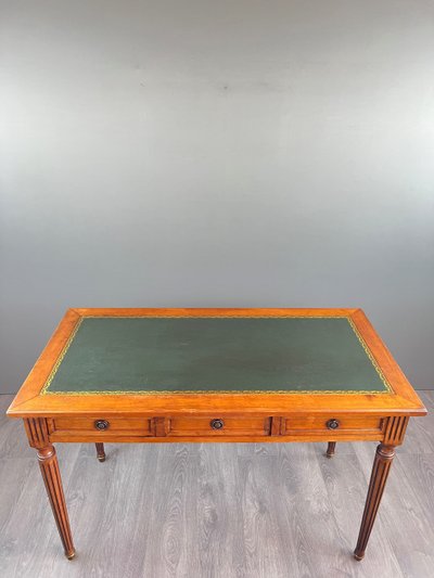 Bureau de style Louis XVI en bois, XXe siècle