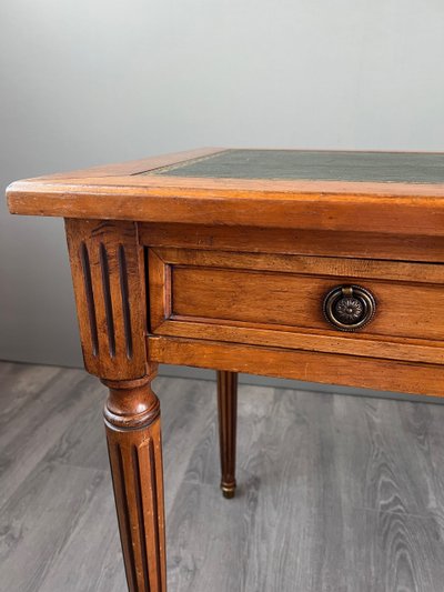 Bureau de style Louis XVI en bois, XXe siècle