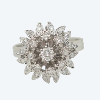Anello a doppio fiore in oro bianco e diamanti