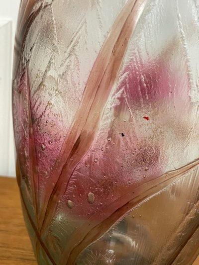 Vaso in vetro satinato Art Nouveau con decorazione a iris, periodo Art Nouveau