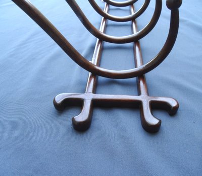 Porte-manteaux mural par Thonet ,1890 , 5 patéres, façon " Chêne "