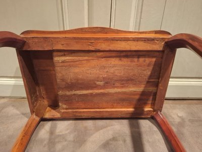 Louis XV desk table in cherry wood from the 18th century.