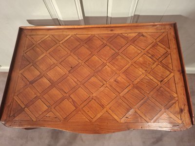 Louis XV desk table in cherry wood from the 18th century.