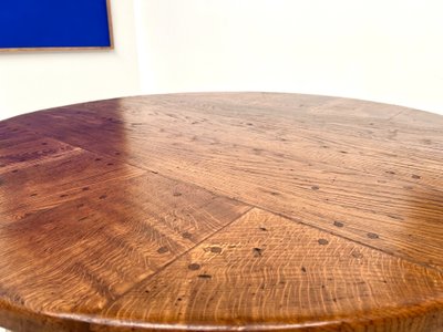 Table ronde en chêne massif – Pièce unique, circa 1900