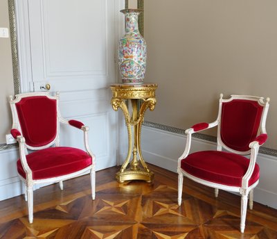 Athenian pedestal table in carved and gilded wood, Louis XVI style, Aleppo breccia marble