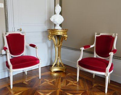 Athenian pedestal table in carved and gilded wood, Louis XVI style, Aleppo breccia marble