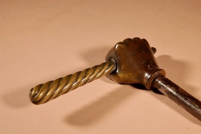 Sehr seltener einfacher Türgriff/Schloss aus Bronze, 17./18. Jahrhundert.