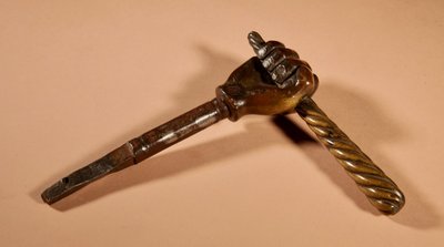 Sehr seltener einfacher Türgriff/Schloss aus Bronze, 17./18. Jahrhundert.
