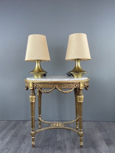 Coppia di lampade in ottone, design modernista, XX secolo