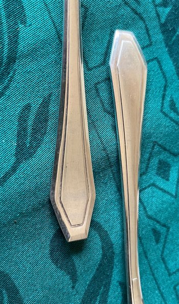 12 art deco teaspoons.