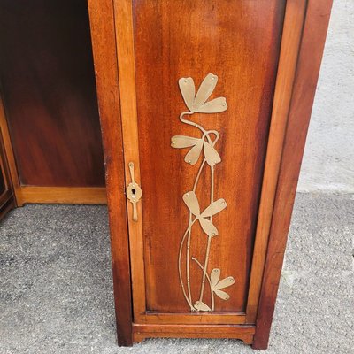 Scrivania Art Nouveau in legno con decori in ottone, fine XIX e inizio XX secolo
