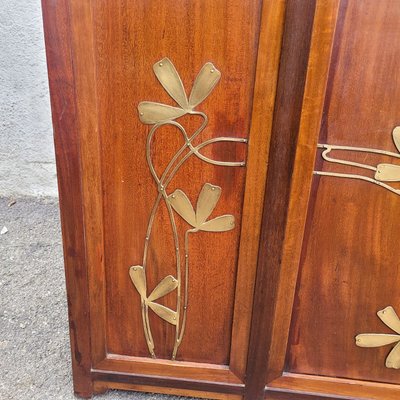 Scrivania Art Nouveau in legno con decori in ottone, fine XIX e inizio XX secolo