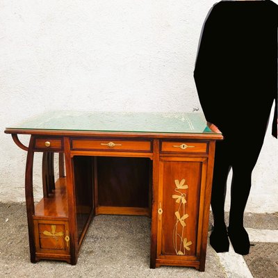 Scrivania Art Nouveau in legno con decori in ottone, fine XIX e inizio XX secolo