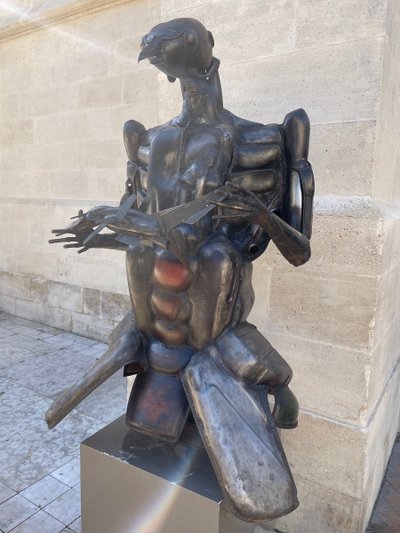 Grande statua di Robert Leris 1981